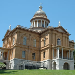 A picture of a county courthouse.