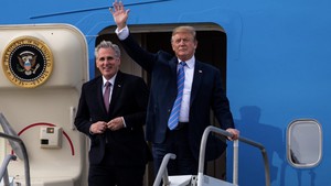 Kevin McCarthy (R-CA 20th), seen with Donald Trump (right), will resign from the Congress two months after fellow Republicans ousted him as House Speaker.