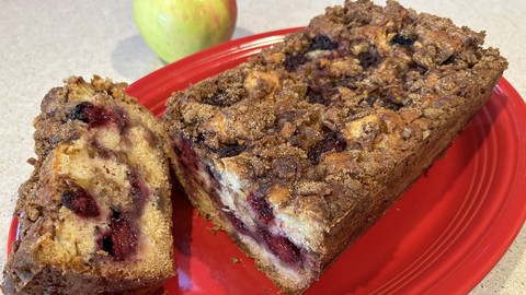Image caption: Two layers of spices, apples and blackberries give this breakfast treat a burst of early-fall flavor.