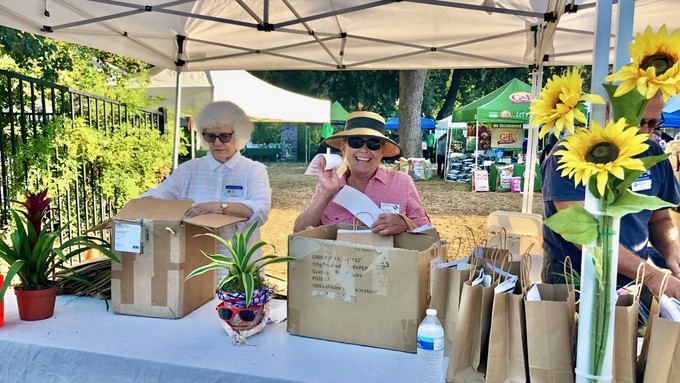 At Harvest Day 2022, master gardeners Peggy Ruud, left, and Debi Brakebill were among the greeters handing out gift bags at the Fair Oaks Horticulture Center. Visitors at Harvest Day this Saturday also will receive gift bags.