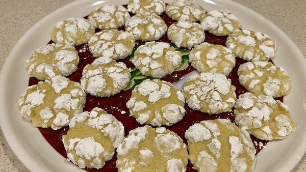 Crinkle cookies made with ripe limes are ready for a party.