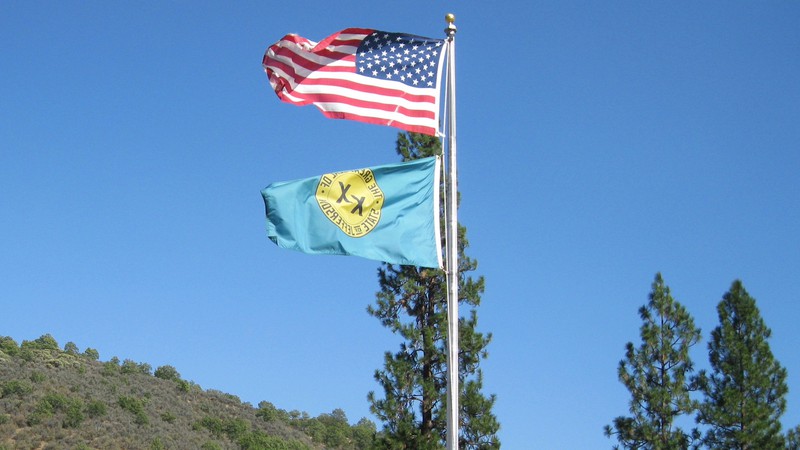 The State of Jefferson Double-X flag symbolizes the California's supposed "double cross" of its northern counties.