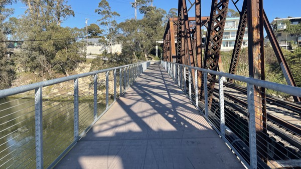 Looking east toward East Cliff Drive. Note that at the end of the bridge, the pedestrian/bike path turns left and slopes up to meet the sidewalk at East Cliff Drive, while the train tracks go under East Cliff Drive.