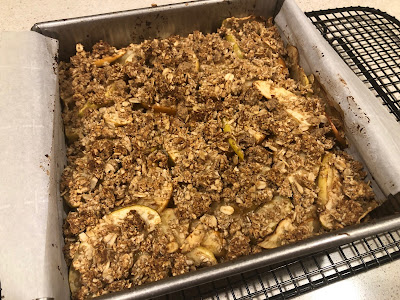 Baked apple crumble bars