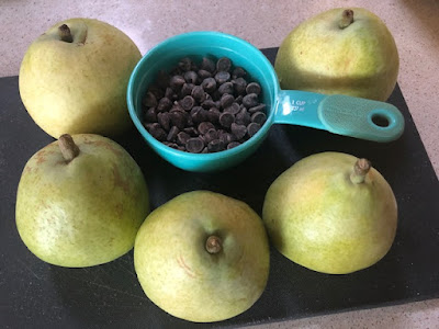 5 pears and a cup of chocolate chips
