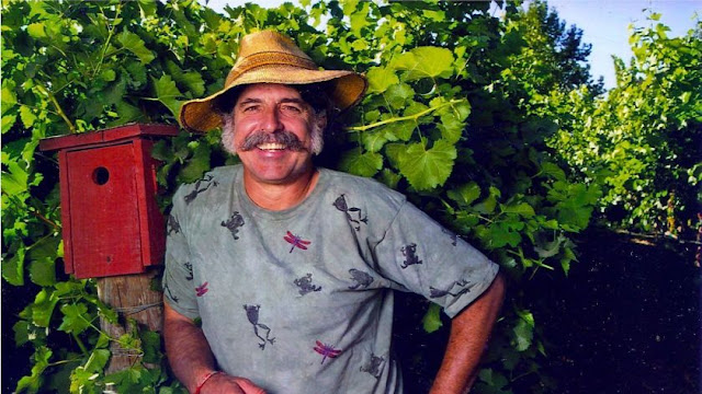 Amigo Bob, smiling and wearing a large hat