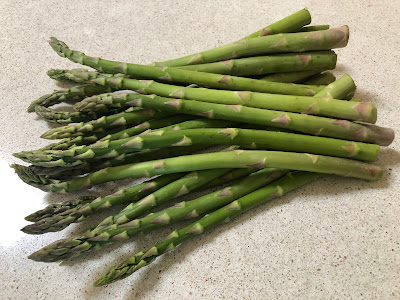 A pile of asparagus spears