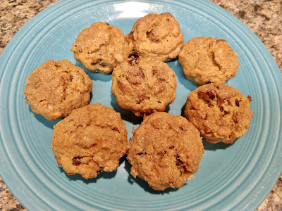 Muffins on a blue plate