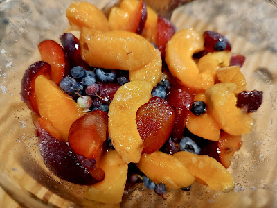 Mix of fruit in a bowl