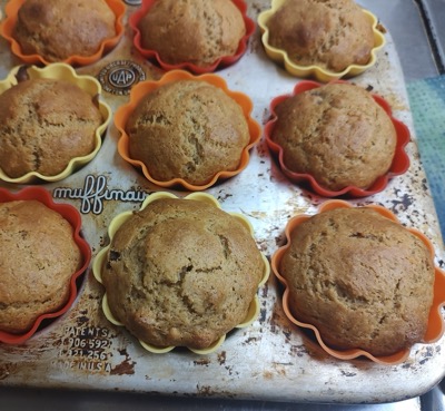 Muffins in pan, no glaze
