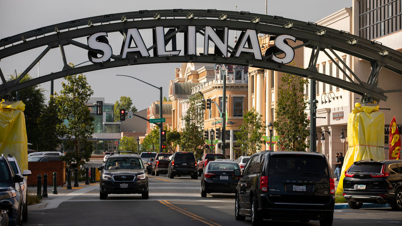 Sign welcoming drivers to Salinas