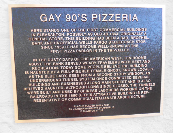 5308-gay-90s-pizzeria.jpg